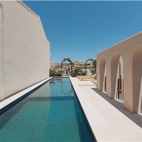 3 bedroom villa with heated pool in Noto, sleeps 6